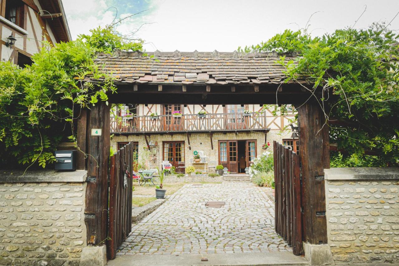 Au Fil De L'Eau & Gite "Le Jardin Du Moulin" Fourges Eksteriør billede